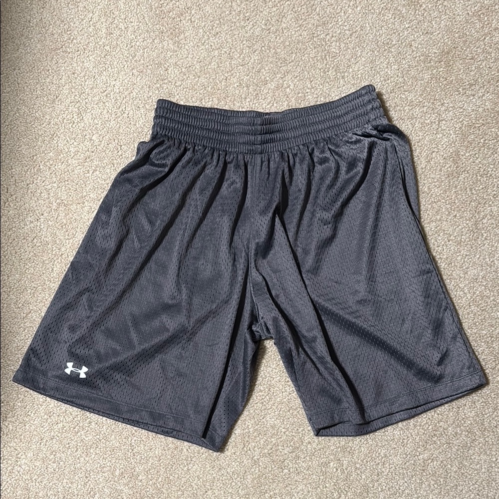 Under Armour Black Athletic Shorts Moisture-Wicking Relaxed Fit